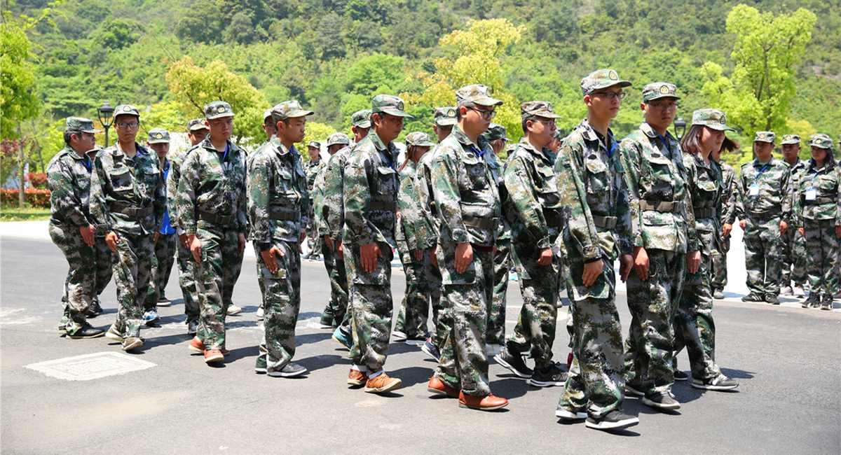太阳成集团军训，，，，，，，走进员工的内心